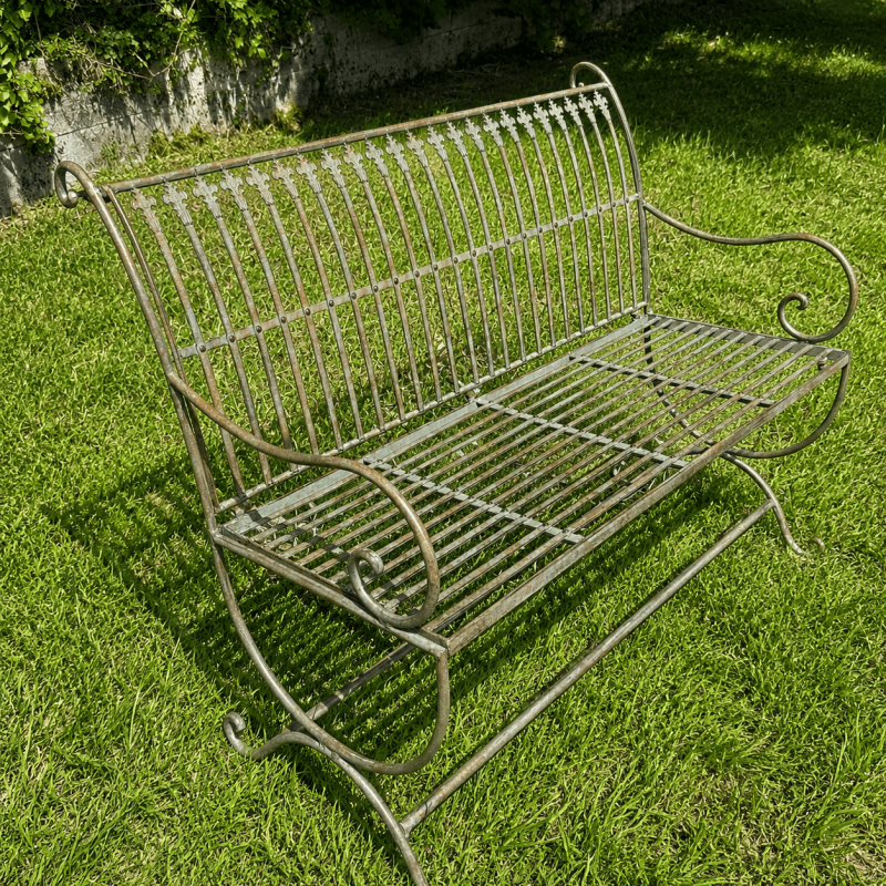 Banc de jardin en métal patiné vert-de-gris rouille – Style ancien
