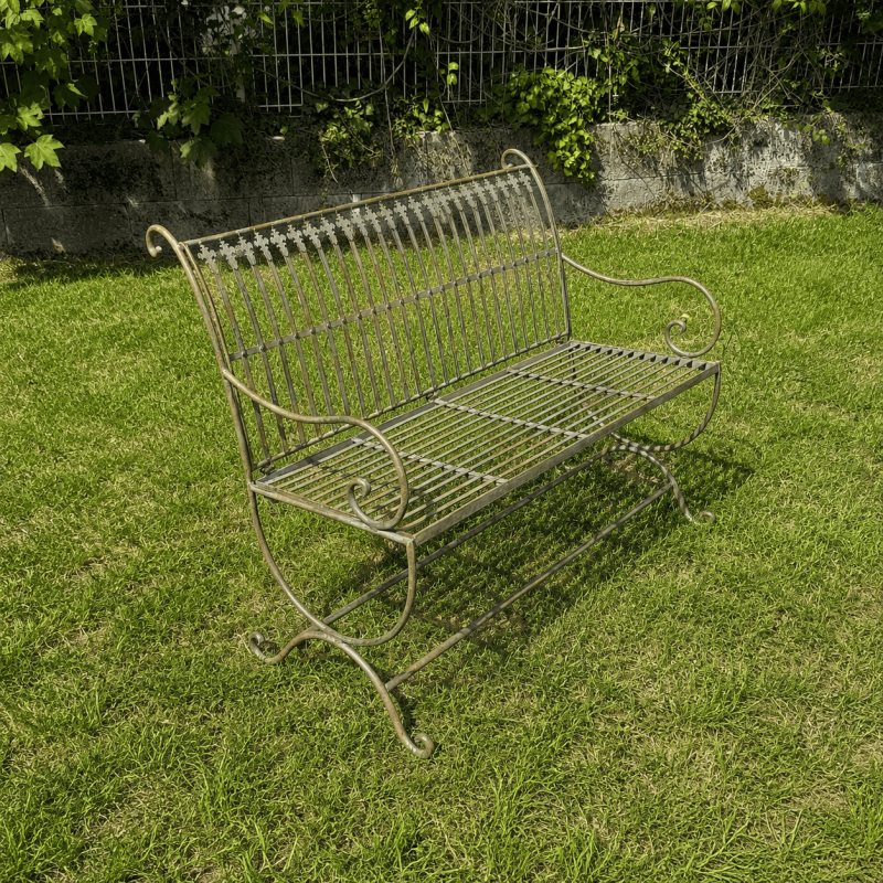 Banc de jardin en métal patiné vert-de-gris vue de coté