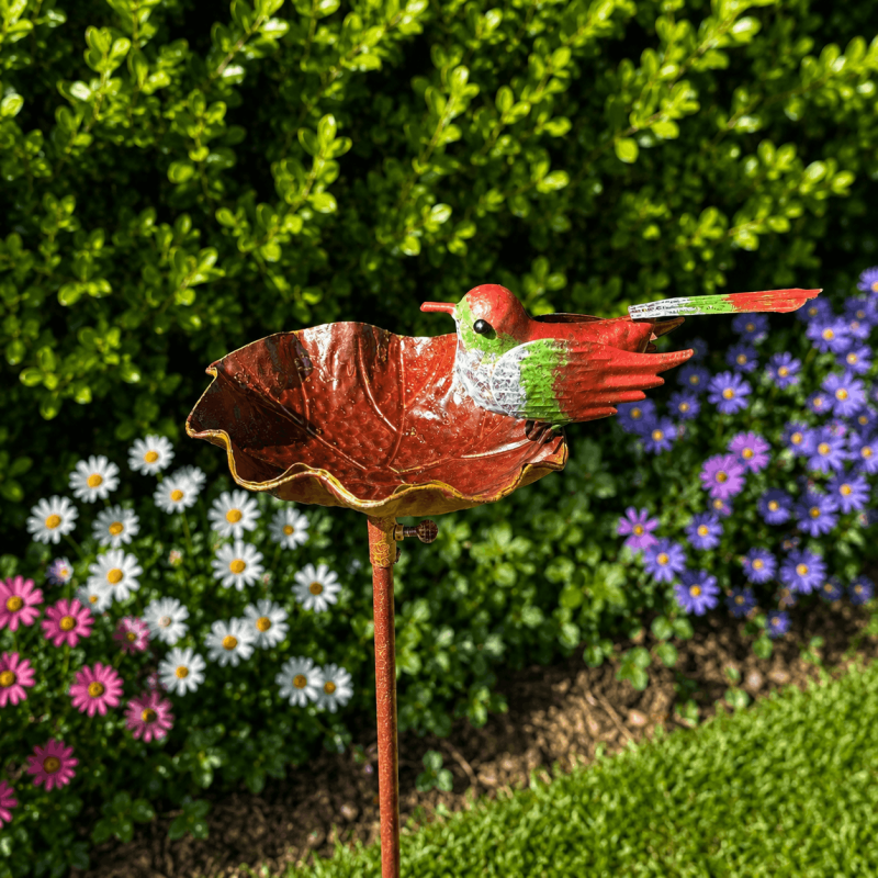 Bain d'oiseaux sur pied avec colibri décoratif- vue de côté