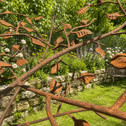 Arbre décoratif en métal rouillé- vue des feuilles