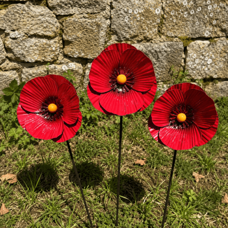 Lot de 3 coquelicots décoratifs en métal à piquer- vue des 3 coquelicots