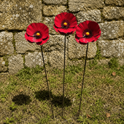 Lot de 3 coquelicots décoratifs en métal à piquer- vue d'ensemble