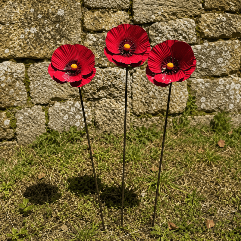 Lot de 3 coquelicots décoratifs en métal à piquer- vue d'ensemble