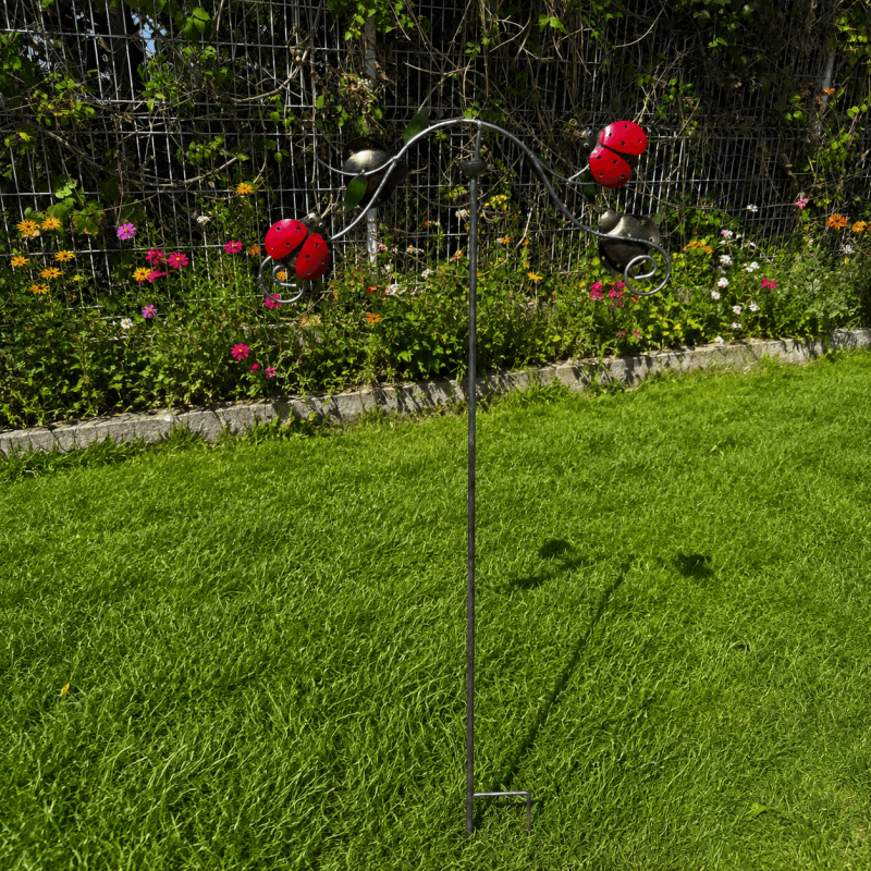 Mobile de jardin coccinelle en métal à balancier