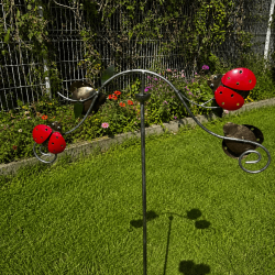 Mobile de jardin coccinelle en métal à balancier- vue d'ensemble
