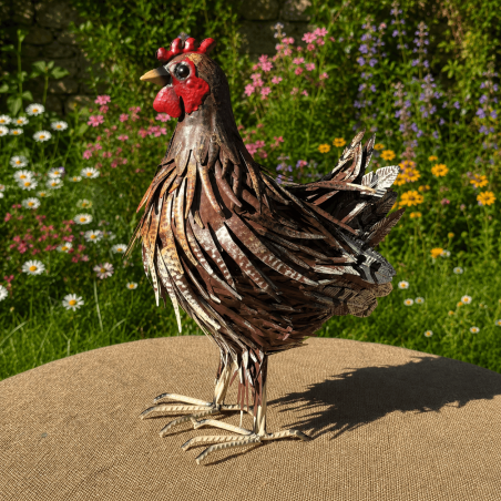 Sculpture poule en métal- vue de côté