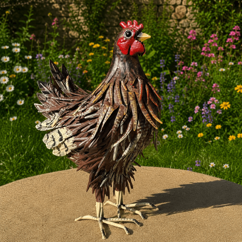 Sculpture poule en métal- vue d'ensemble