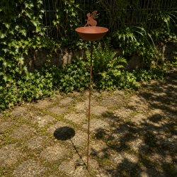 Mangeoire à oiseaux- vue d'ensemble