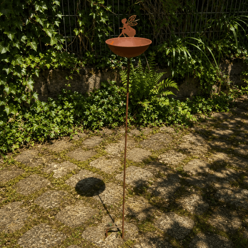 Mangeoire à oiseaux- vue d'ensemble