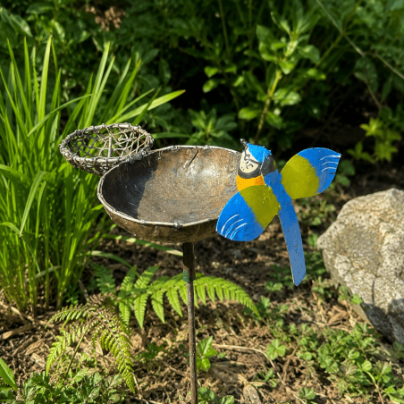 Abreuvoir à oiseaux à piquer- vue de derrière