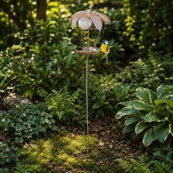 Mangeoire à oiseaux sur pic- vue d'ensemble