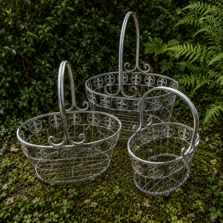 Panier porte-pot ovale en métal gris vieilli fleur de lys- vue de face des 3 paniers