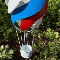 Détail de la lanterne montgolfière et de son panier