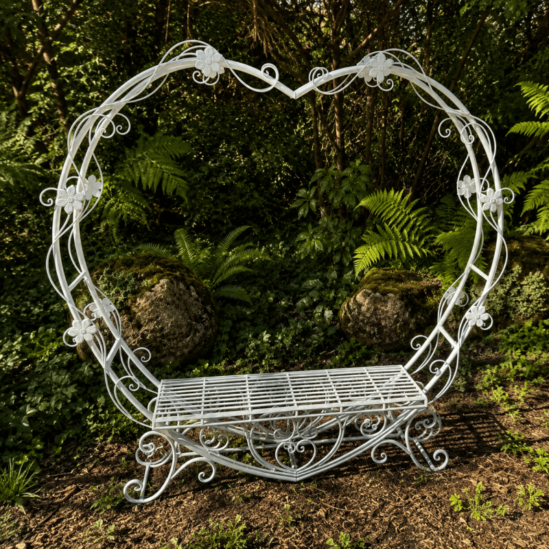 Banc arche cœur en métal blanc patiné