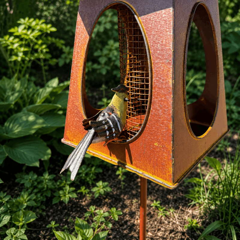 Oiseau décoratif de la mangeoire