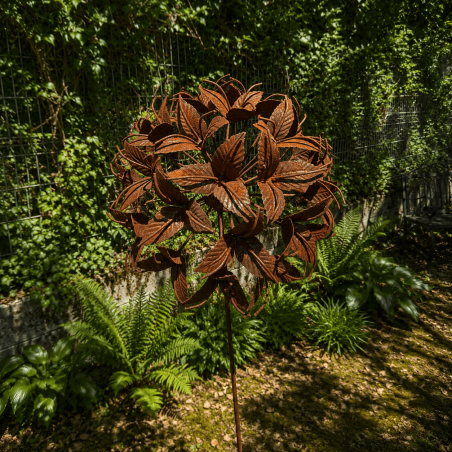 Fleur en métal sur pique couleur rouille