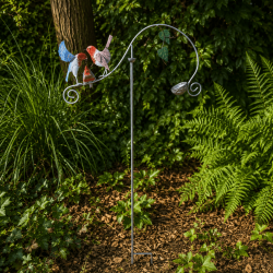 Vue complète du mobile balancier oiseaux en métal à planter dans la terre