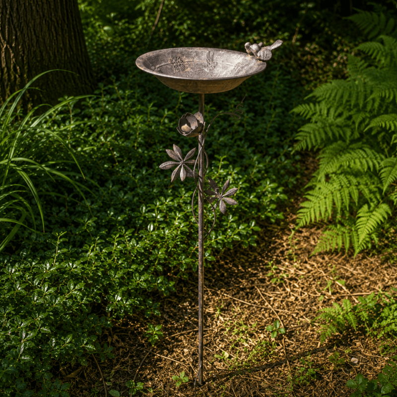 Bain d’oiseaux en métal avec fleurs décoratives