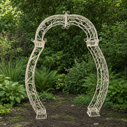 Grande arche de jardin en métal ivoire patiné – Vue de face