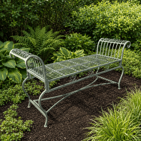 Banc de jardin sans dossier en métal patiné – Vue de trois quarts