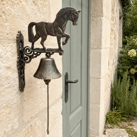 Cloche de porte en fonte motif cheval marron légèrement doré