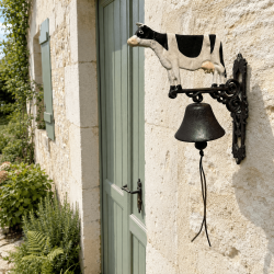 Sonnette murale de ferme motif vache noire et blanche