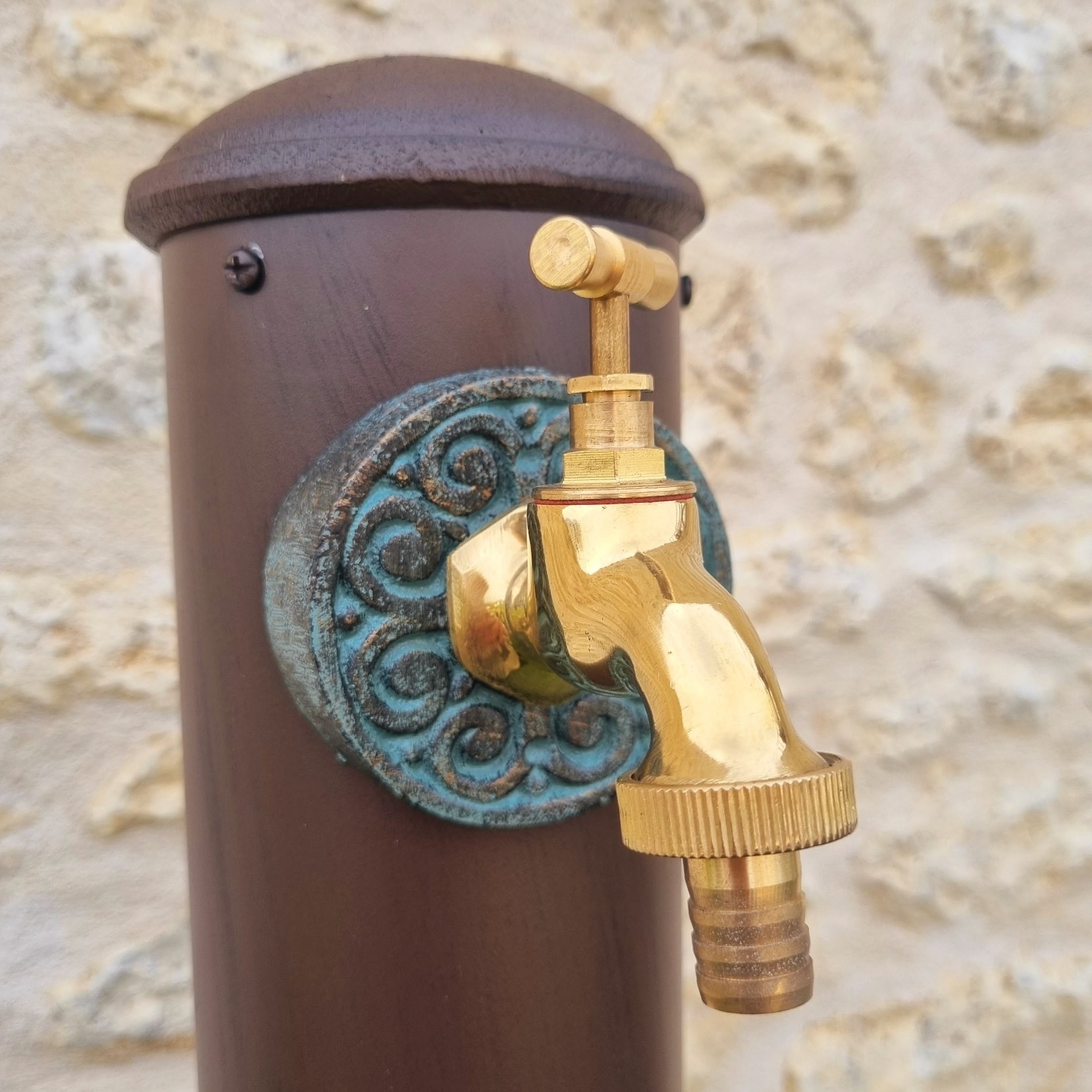 Fontaine de Jardin à Poser en Fonte d'Aluminium avec en Laiton — free download